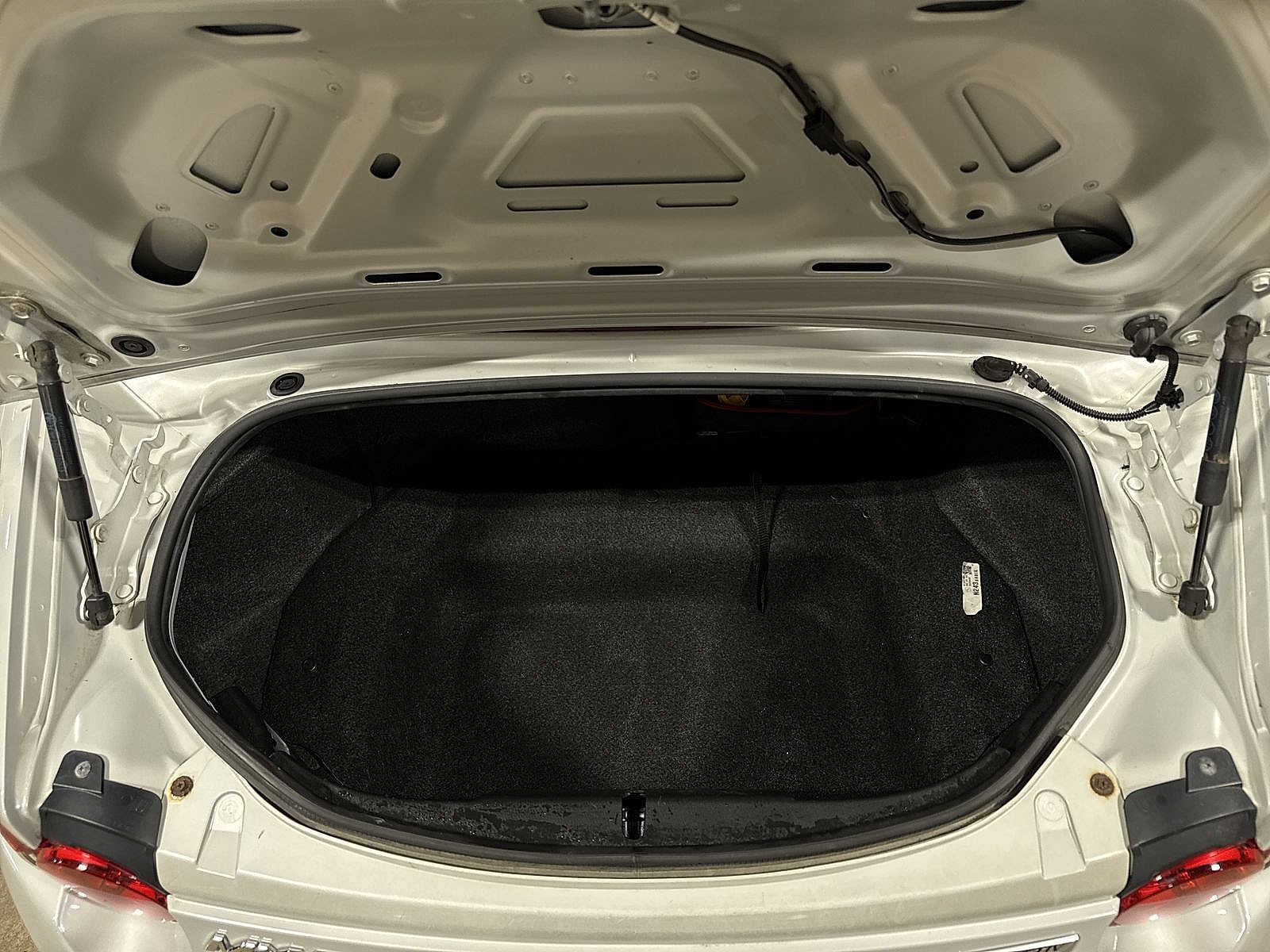 Used 2017 MAZDA MX-5 Miata Grand Touring w/ Appearance Package image 11