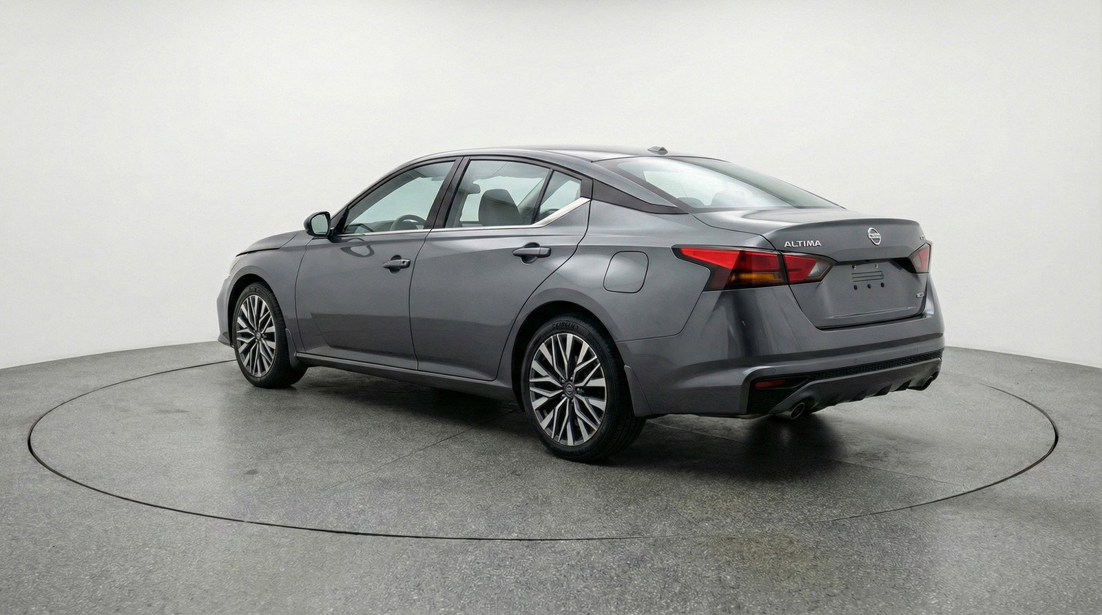Used 2025 Nissan Altima 2.5 SV FWD image 6