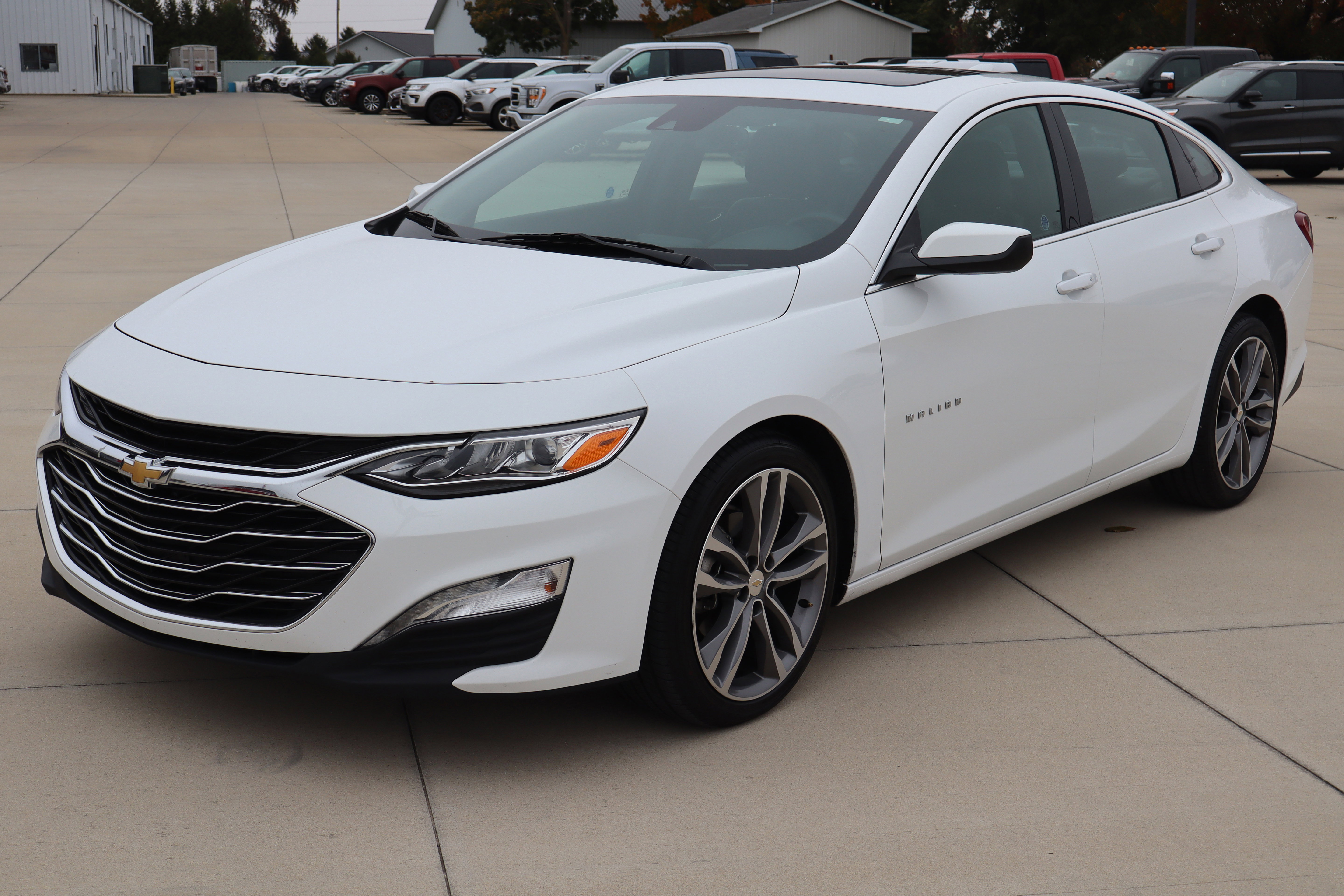 Used 2024 Chevrolet Malibu LT image 2