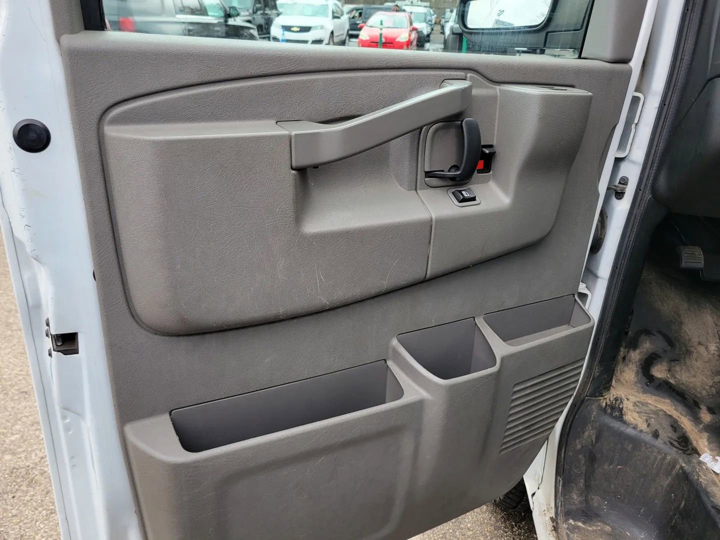Used 2017 GMC Savana 3500 LS RWD image 14