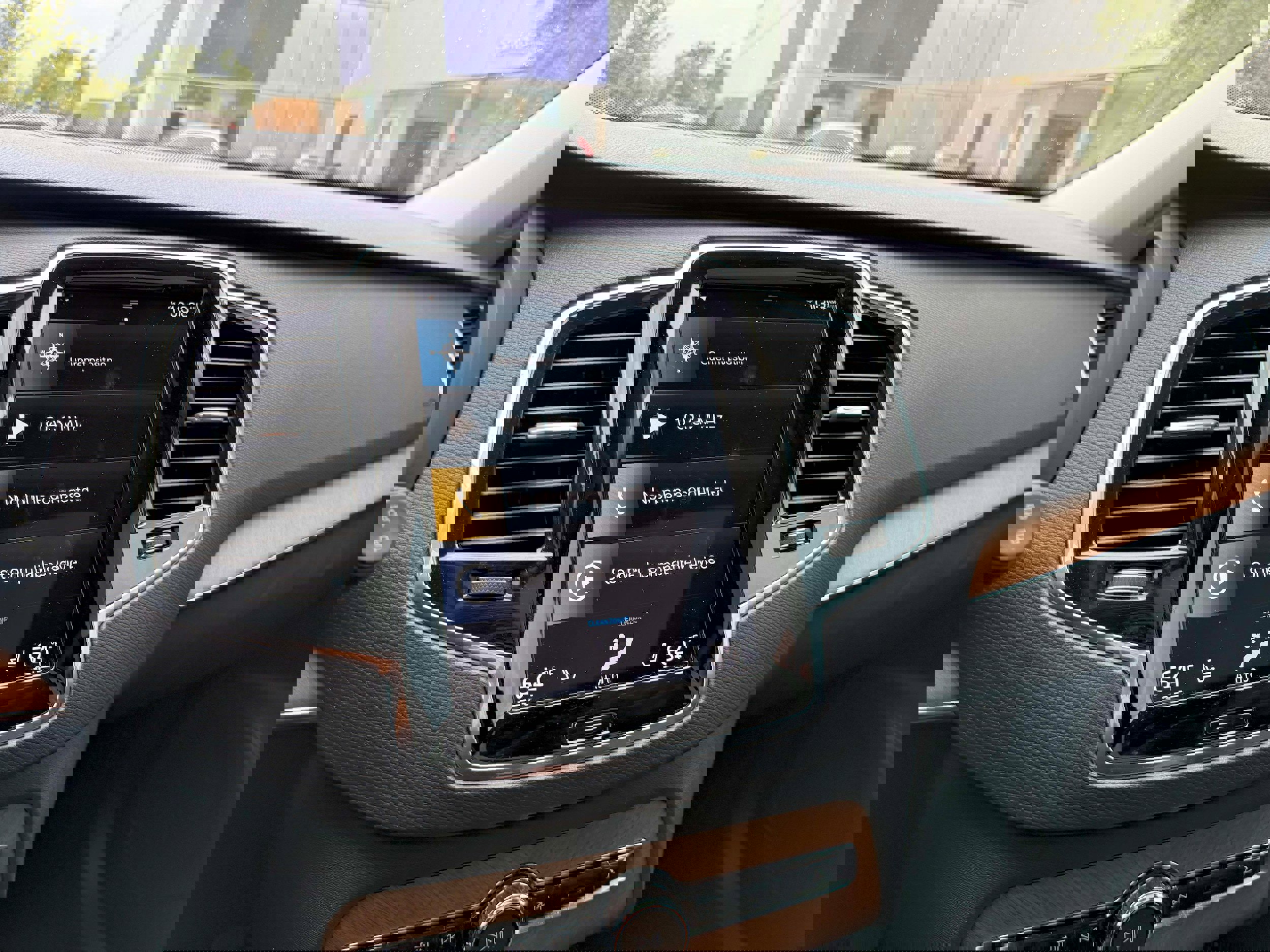 Used 2022 Volvo XC90 T6 Momentum image 21