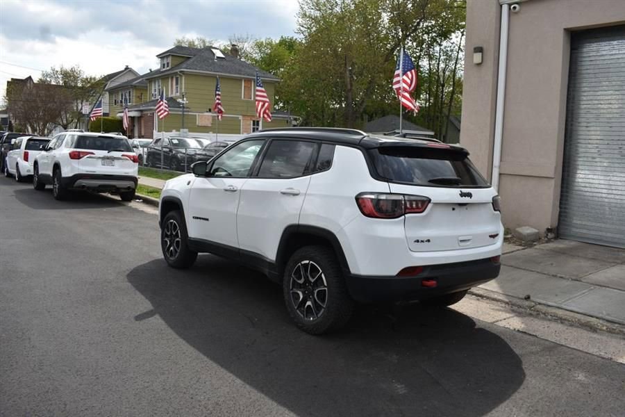 Used 2025 Jeep Compass Trailhawk AWD/4WD image 5