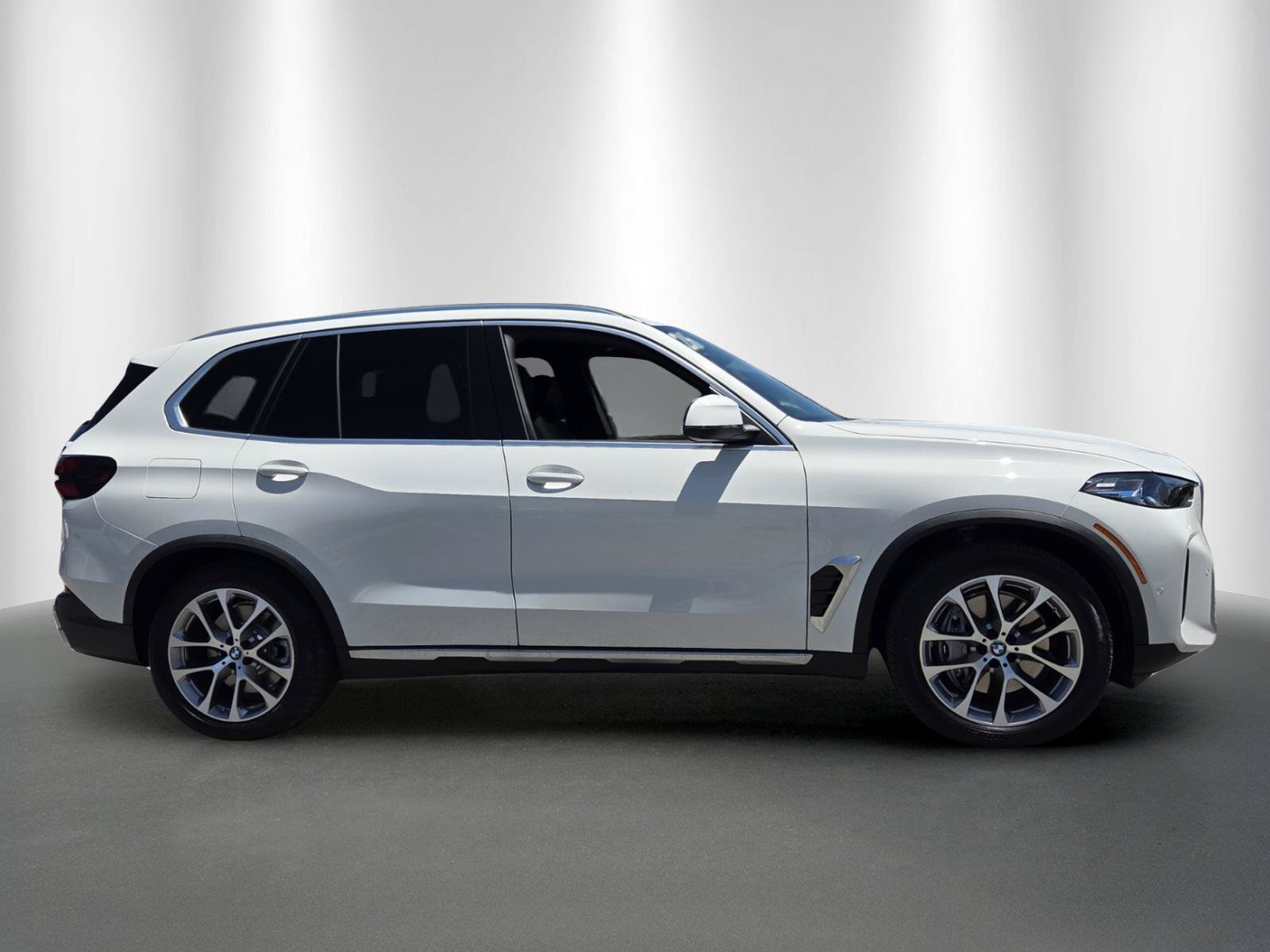 Certified 2026 BMW X5 xDrive50e w/ Executive Package AWD/4WD image 8