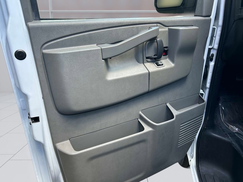 Used 2020 Chevrolet Express 3500 w/ Driver Convenience Package RWD image 17