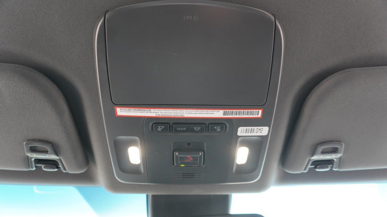 Used 2022 Toyota Avalon XLE FWD image 25