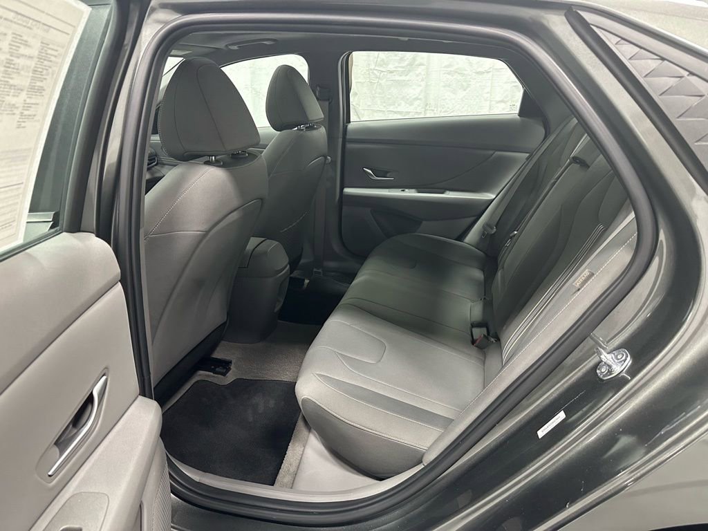 Used 2025 Hyundai Elantra SEL image 40
