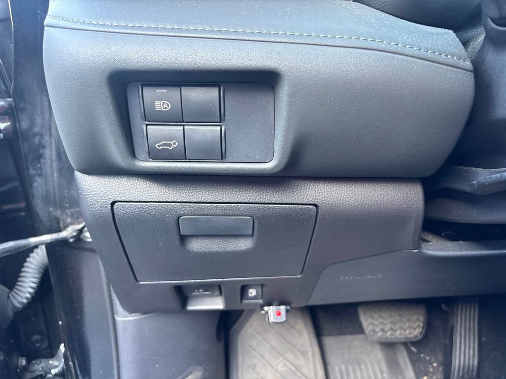 Used 2021 Toyota Highlander XLE FWD image 18
