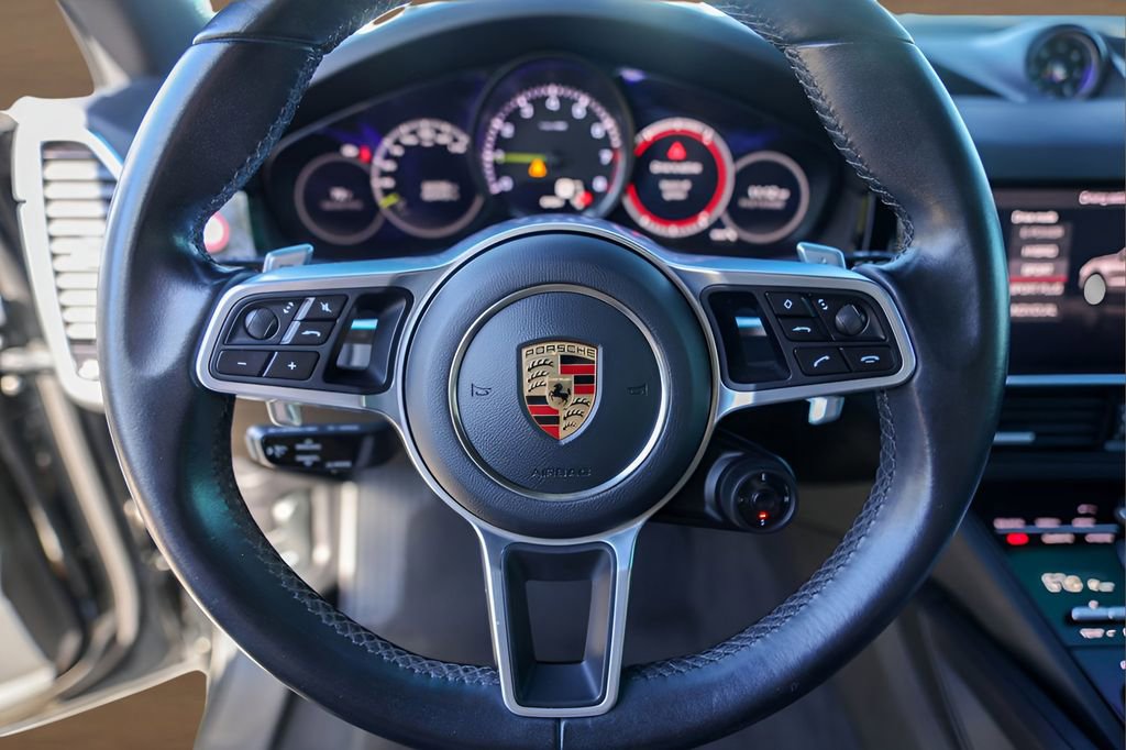 Used 2020 Porsche Cayenne E-Hybrid image 12