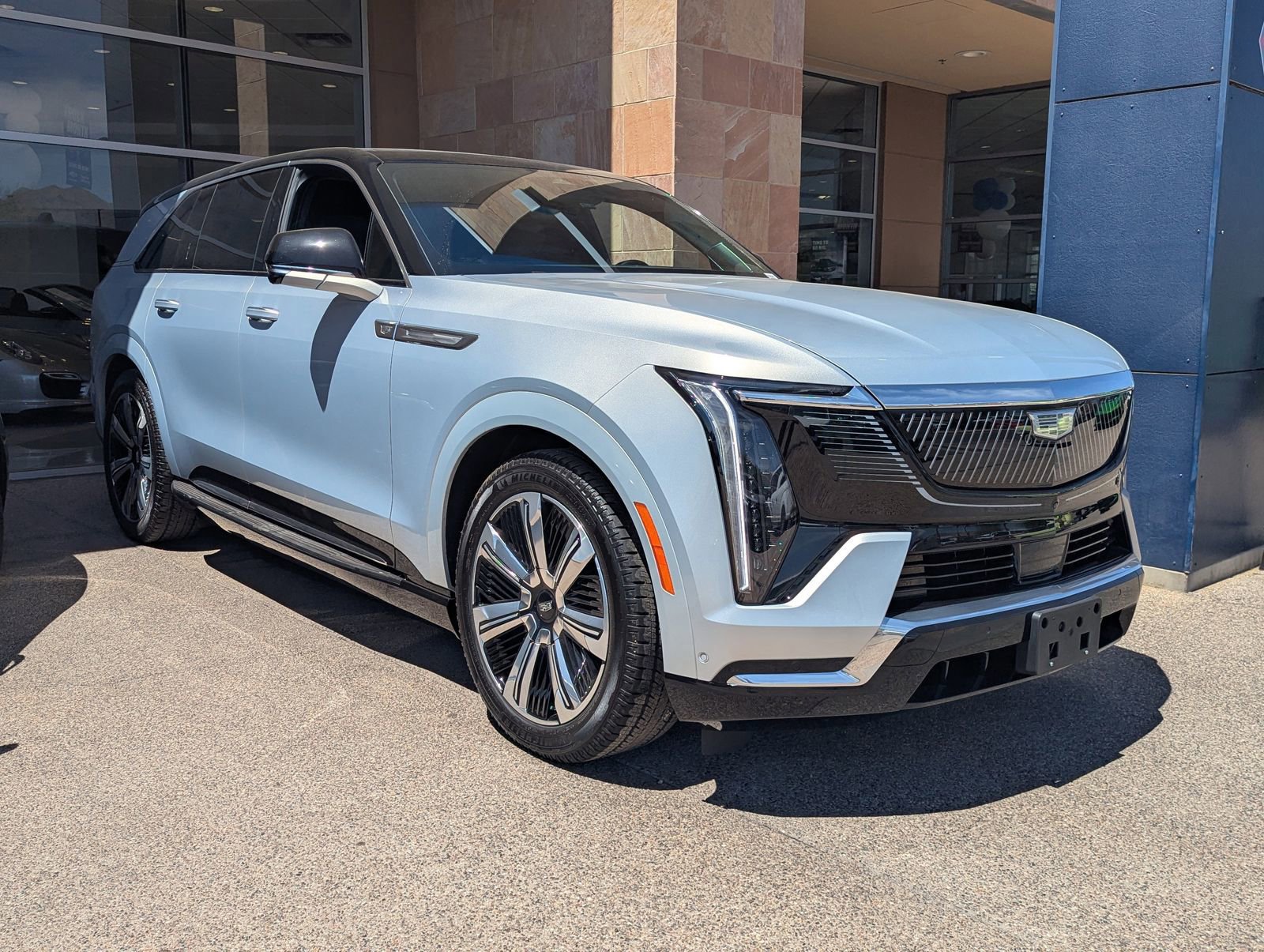 Certified 2025 Cadillac Escalade IQ Luxury 2 AWD/4WD image 5