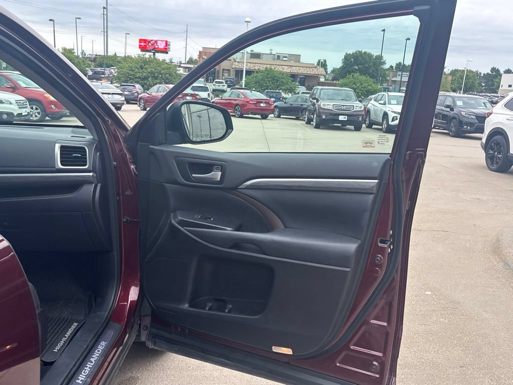 Used 2018 Toyota Highlander Limited w/ Protection Package #3 AWD/4WD image 26