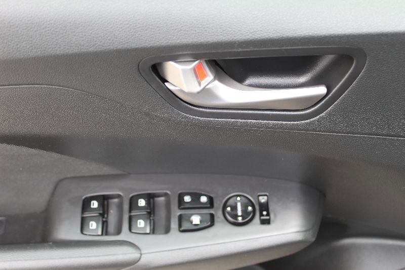 Used 2022 Hyundai Accent SEL image 9