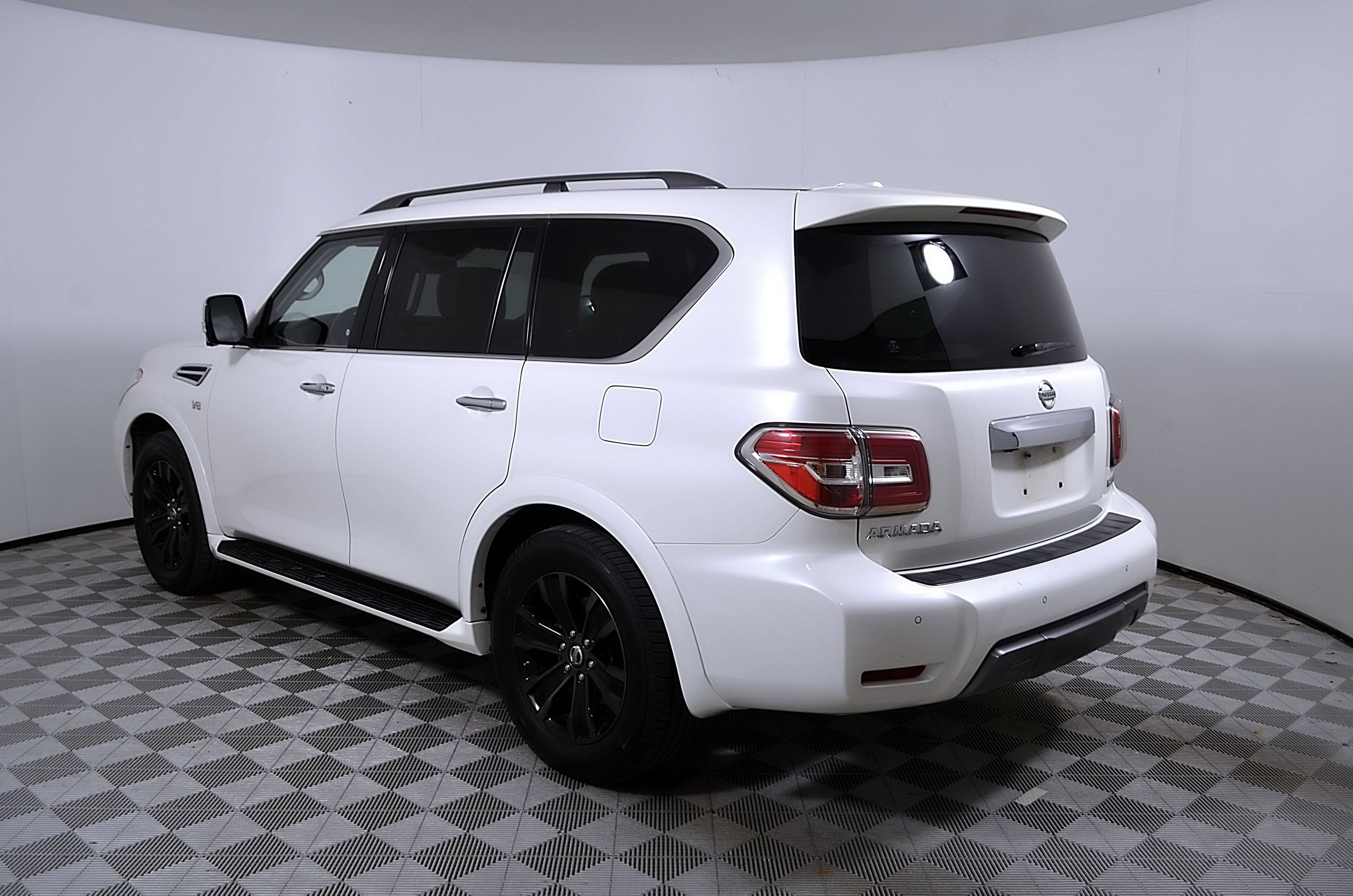 Used 2020 Nissan Armada Platinum w/ Captain's Chairs Package AWD/4WD image 9