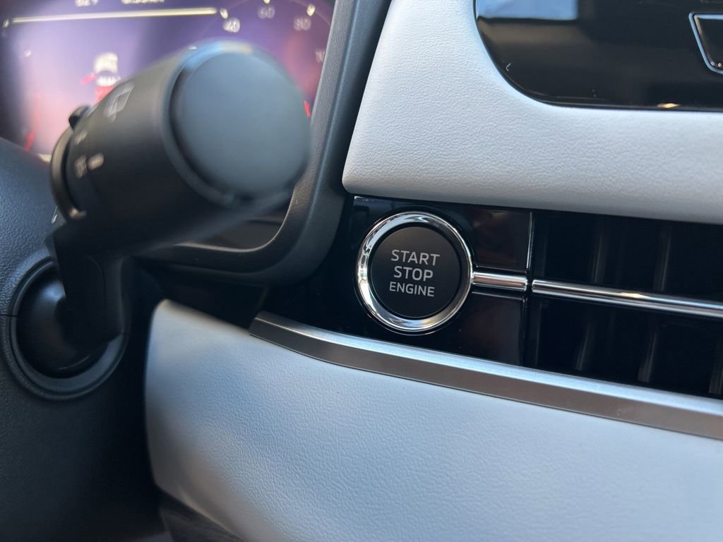 New 2025 Mitsubishi Outlander SE image 43