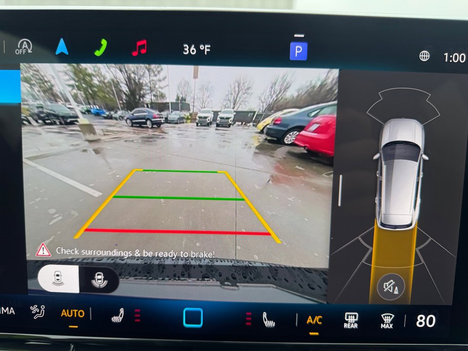 Used 2025 Volkswagen Tiguan SE image 21