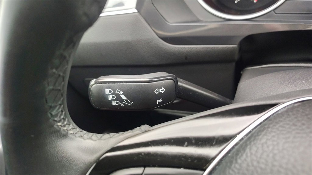 Used 2020 Volkswagen Tiguan SE image 17