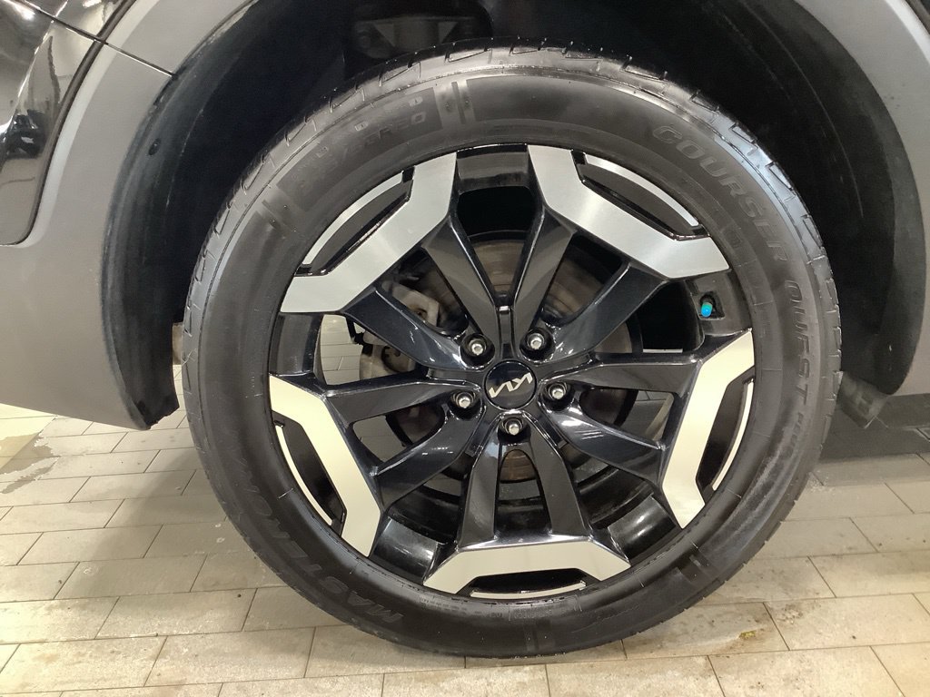 Used 2024 Kia Telluride EX w/ EX Captain's Chair Package AWD/4WD image 27