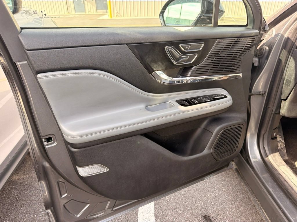 Used 2022 Lincoln Corsair AWD w/ Equipment Group 101A image 8
