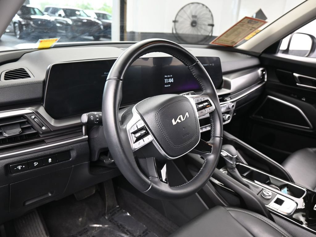 Used 2025 Kia Telluride LX FWD image 10