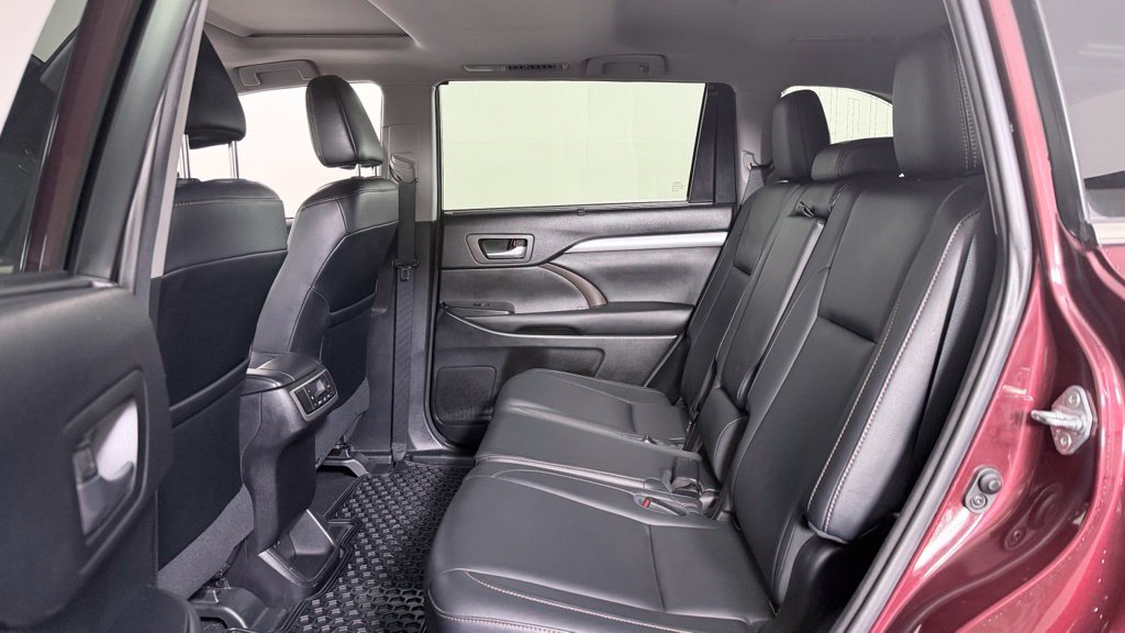Used 2017 Toyota Highlander XLE AWD/4WD image 29