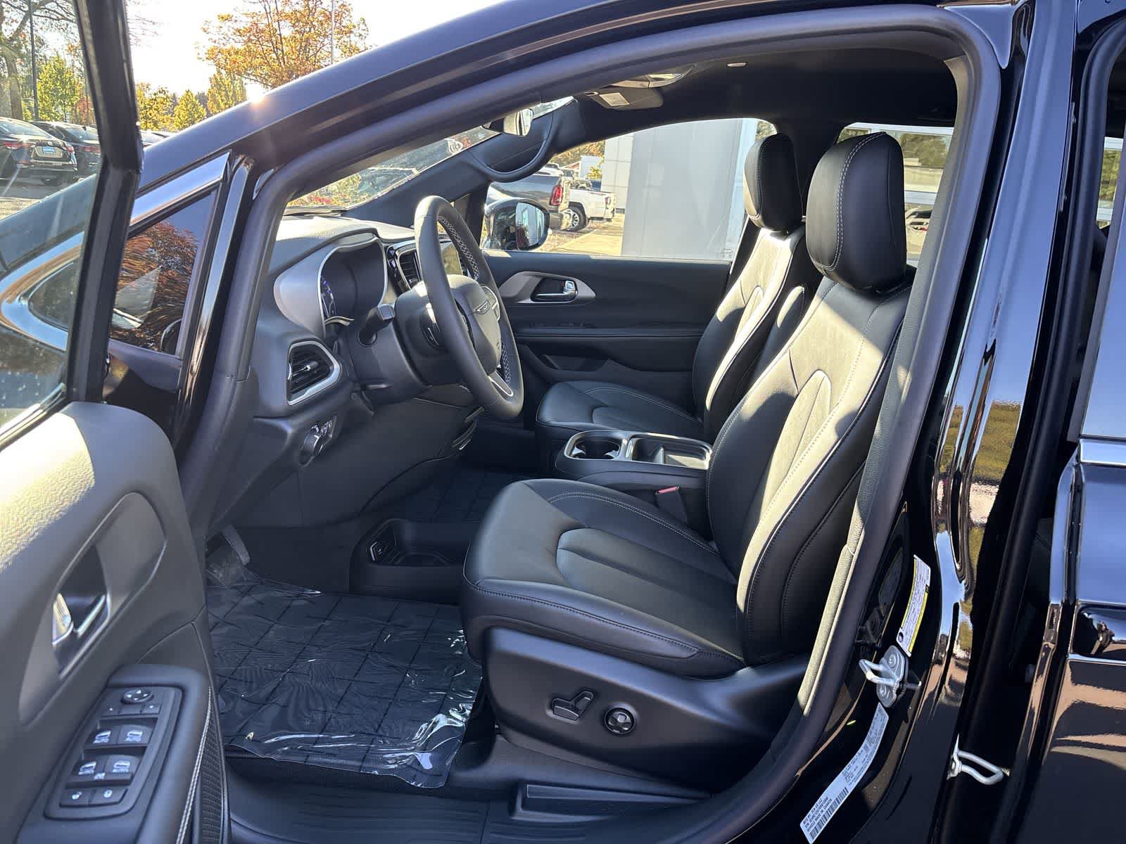 New 2027 Chrysler Pacifica LX FWD image 12