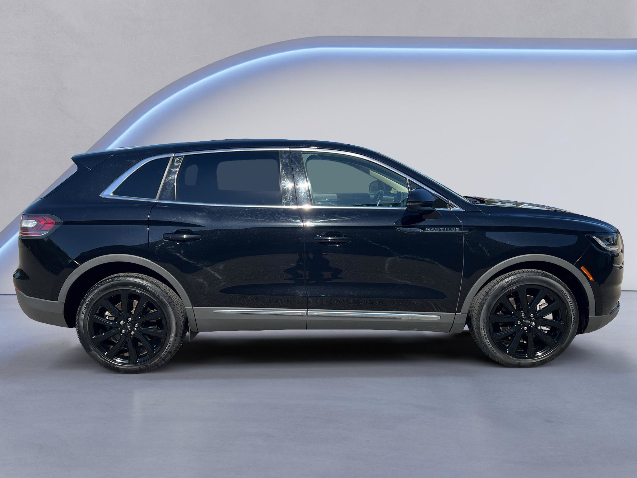Used 2023 Lincoln Nautilus Reserve w/ Monochromatic Package AWD/4WD image 8