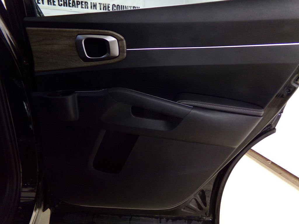Used 2023 Kia Sorento S w/ Panoramic Sunroof Package image 9