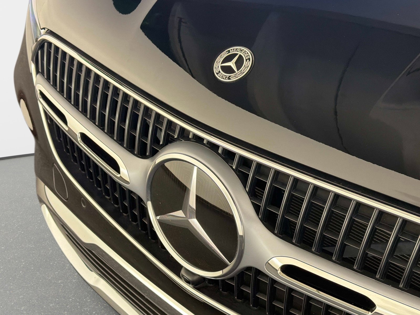 Used 2025 Mercedes-Benz GLC 300 4MATIC image 10