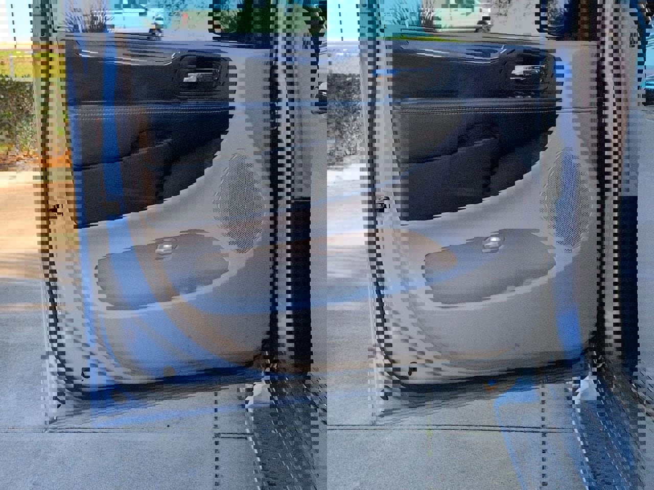 Used 2012 Chrysler Town & Country Limited image 7