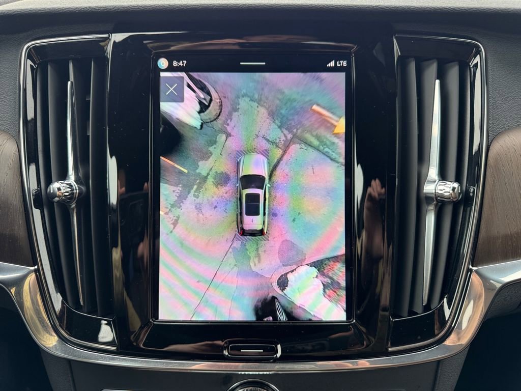 Certified 2025 Volvo V90 B6 Cross Country Plus image 19
