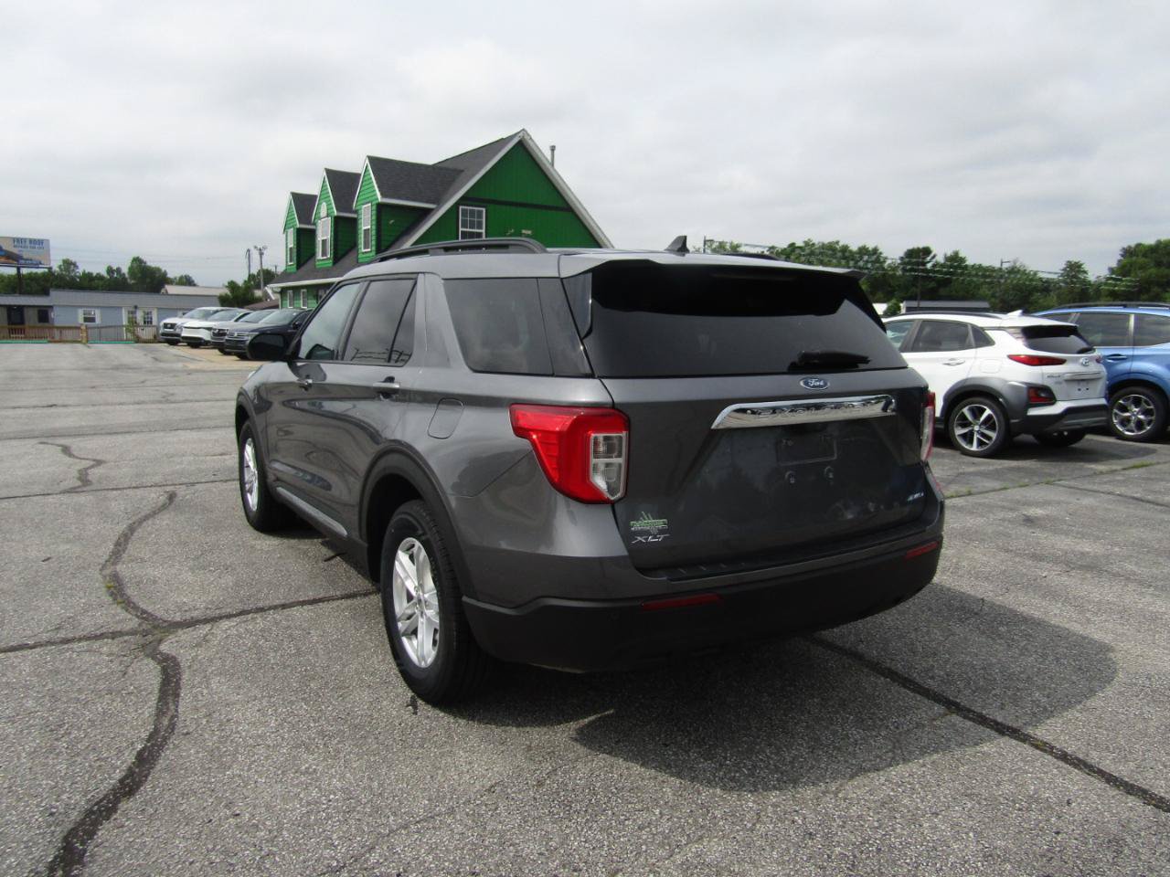 Used 2022 Ford Explorer XLT AWD/4WD image 5