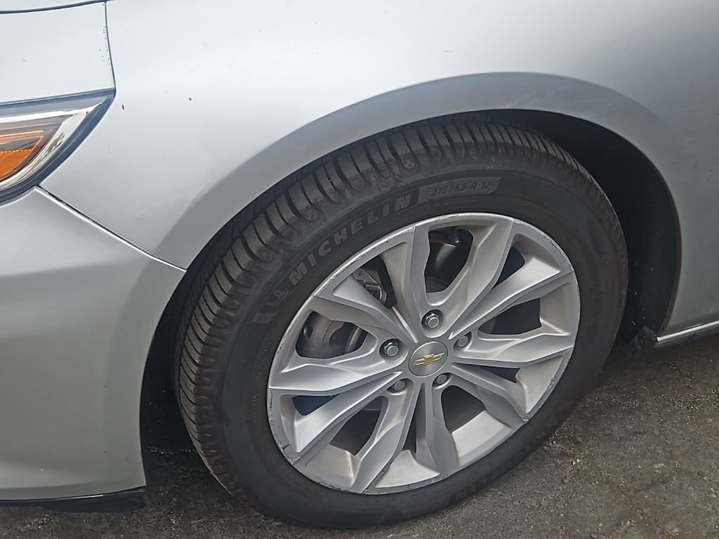 Used 2020 Chevrolet Malibu LT image 4