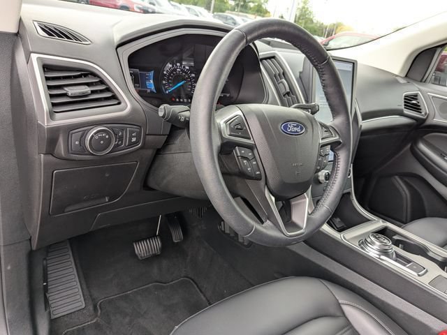 Used 2022 Ford Edge SEL w/ Convenience Package AWD/4WD image 2
