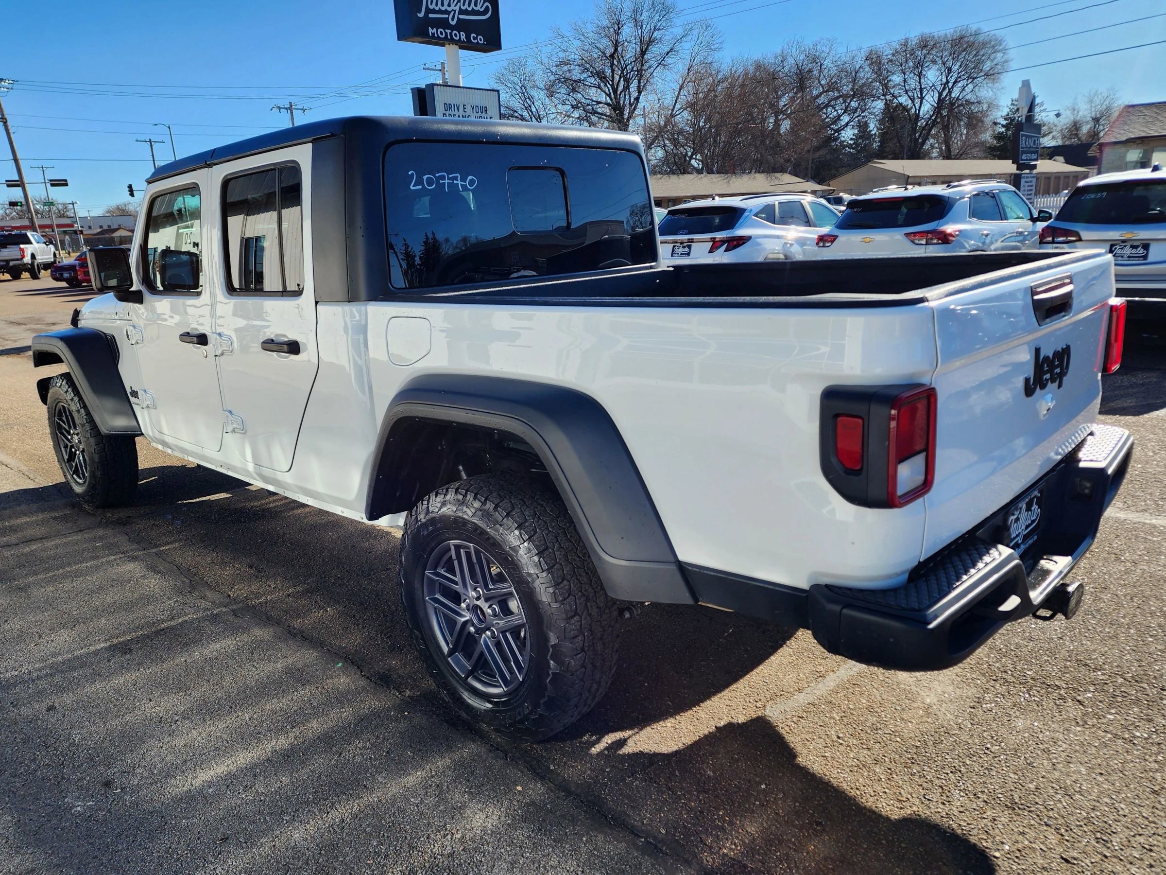 Used 2025 Jeep Gladiator Sport image 5