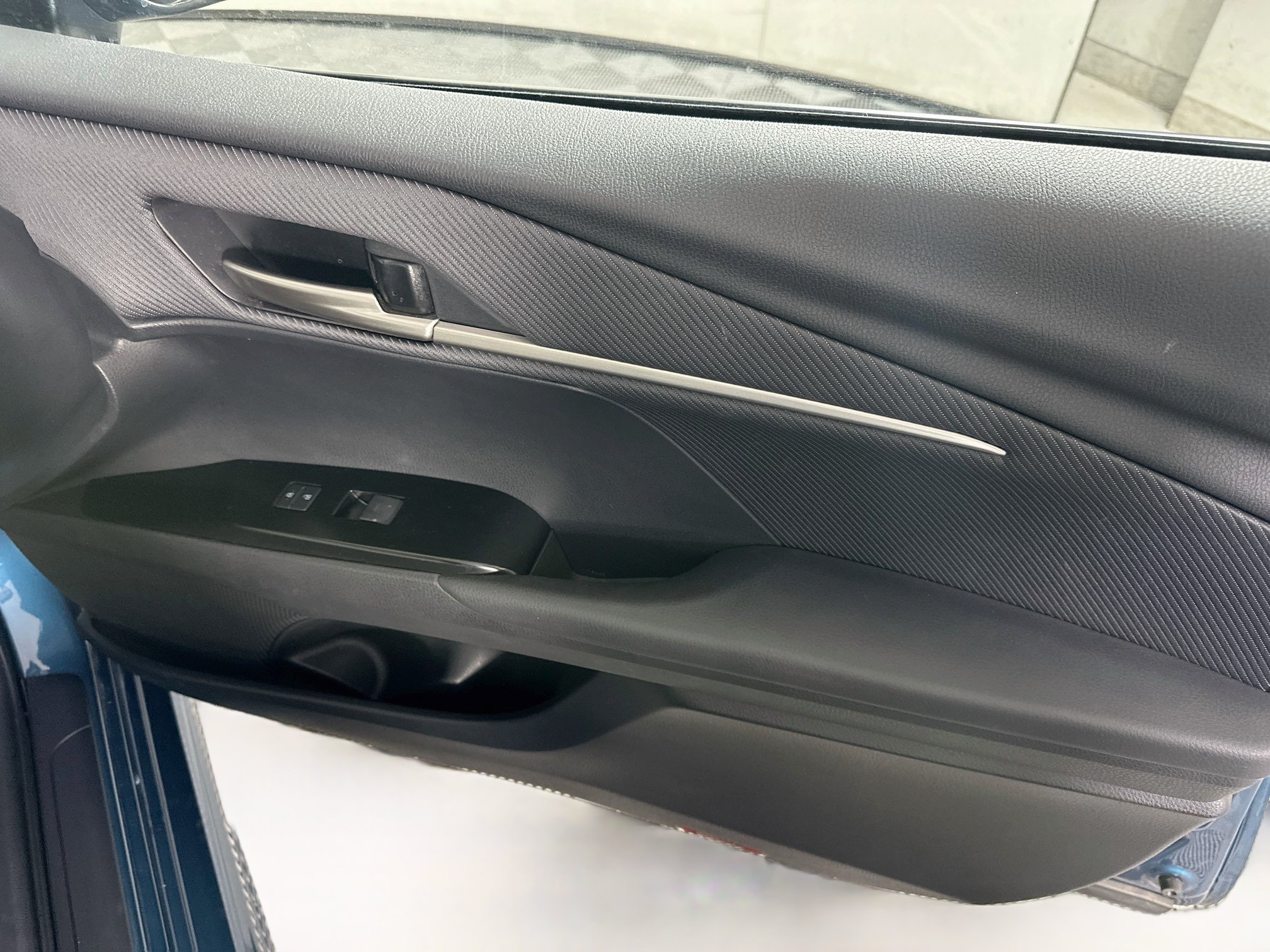 Used 2025 Toyota Camry SE FWD image 30