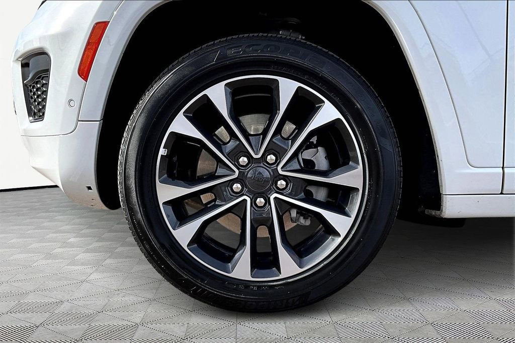 Used 2023 Jeep Grand Cherokee L Overland w/ Rear Seat Video Group I image 8