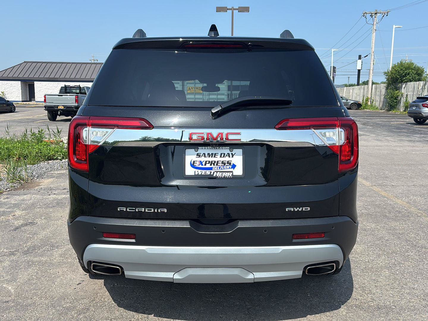 Used 2023 GMC Acadia SLT w/ LPO, Floor Liner Package AWD/4WD image 6