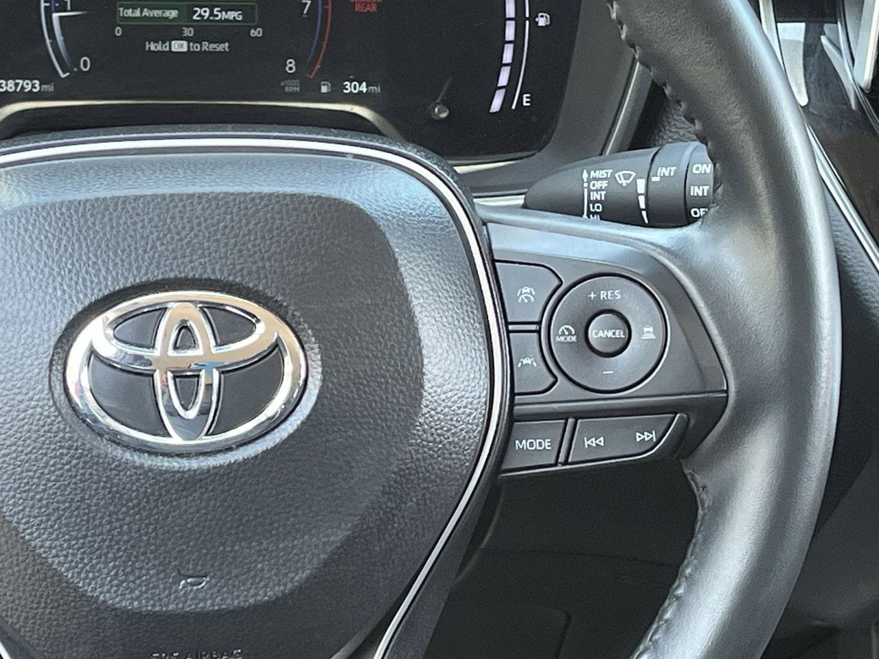 Used 2025 Toyota Corolla Cross XLE FWD image 14