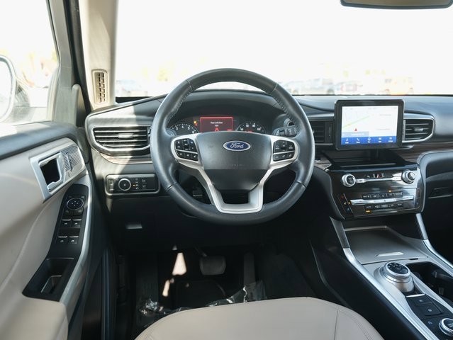 Used 2023 Ford Explorer Limited image 16