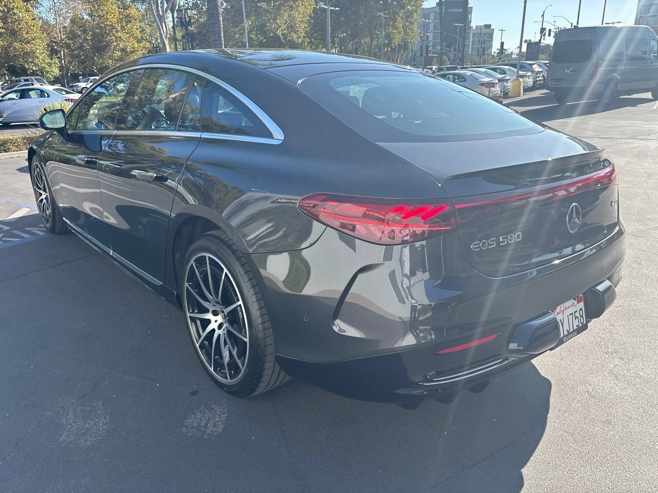 Used 2023 Mercedes-Benz EQS 580 4MATIC Sedan image 4
