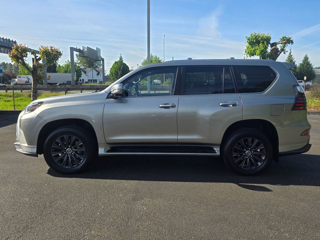 Used 2023 Lexus GX 460 Luxury w/ Sport Design Package AWD/4WD image 2