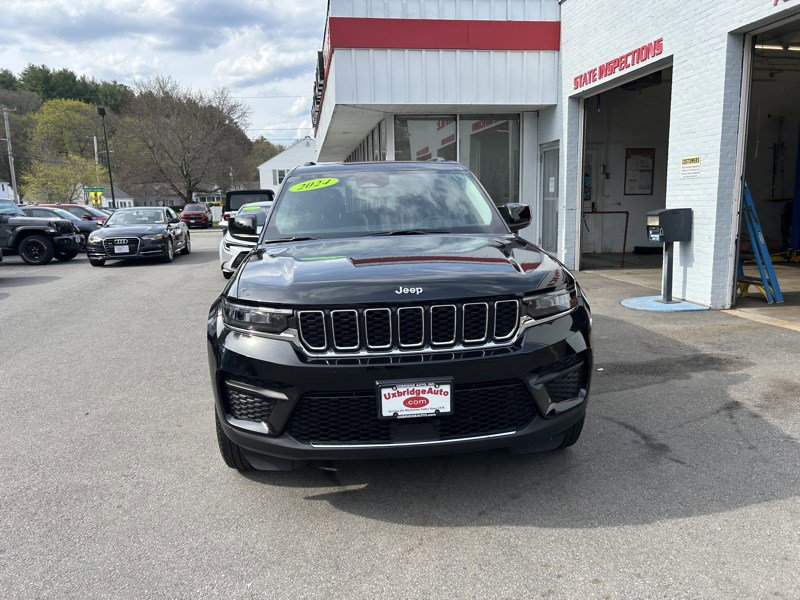 Used 2024 Jeep Grand Cherokee Laredo X AWD/4WD image 2