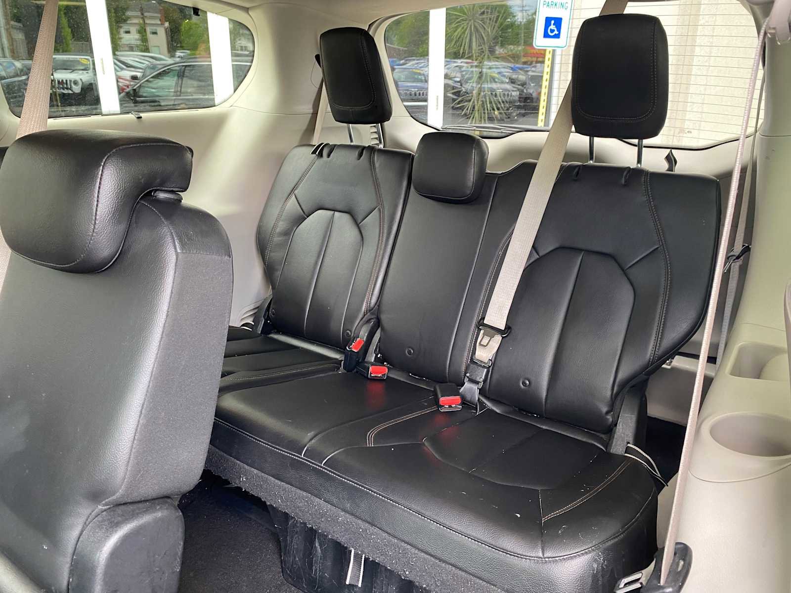 Used 2017 Chrysler Pacifica Touring-L FWD image 11