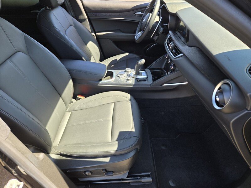 Used 2023 Alfa Romeo Stelvio Sprint AWD/4WD image 15