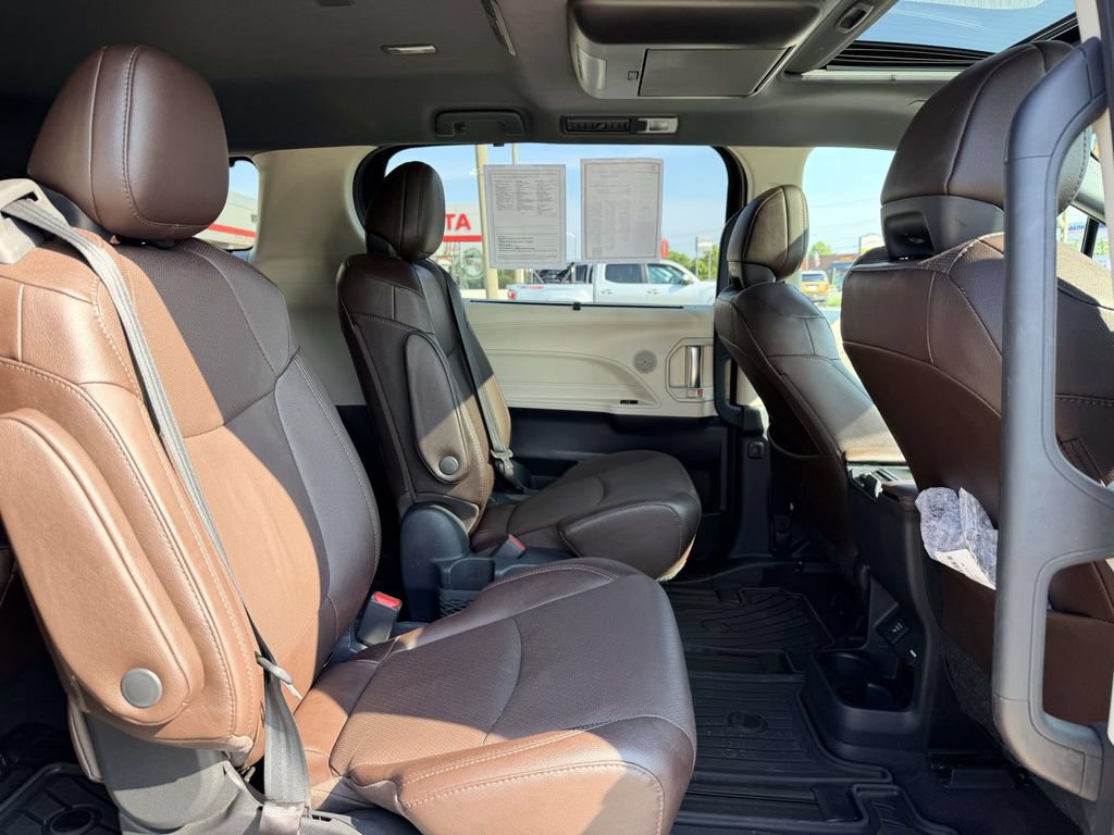 Certified 2021 Toyota Sienna Platinum AWD/4WD image 14