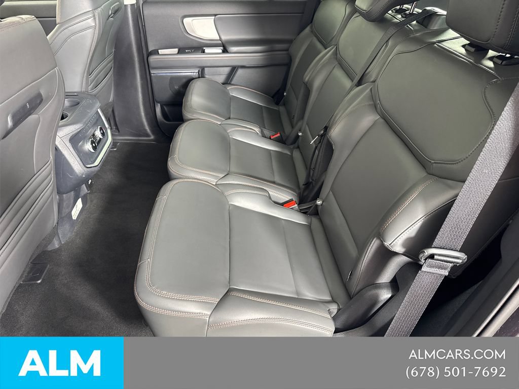 Used 2025 Ford Expedition Active AWD/4WD image 24