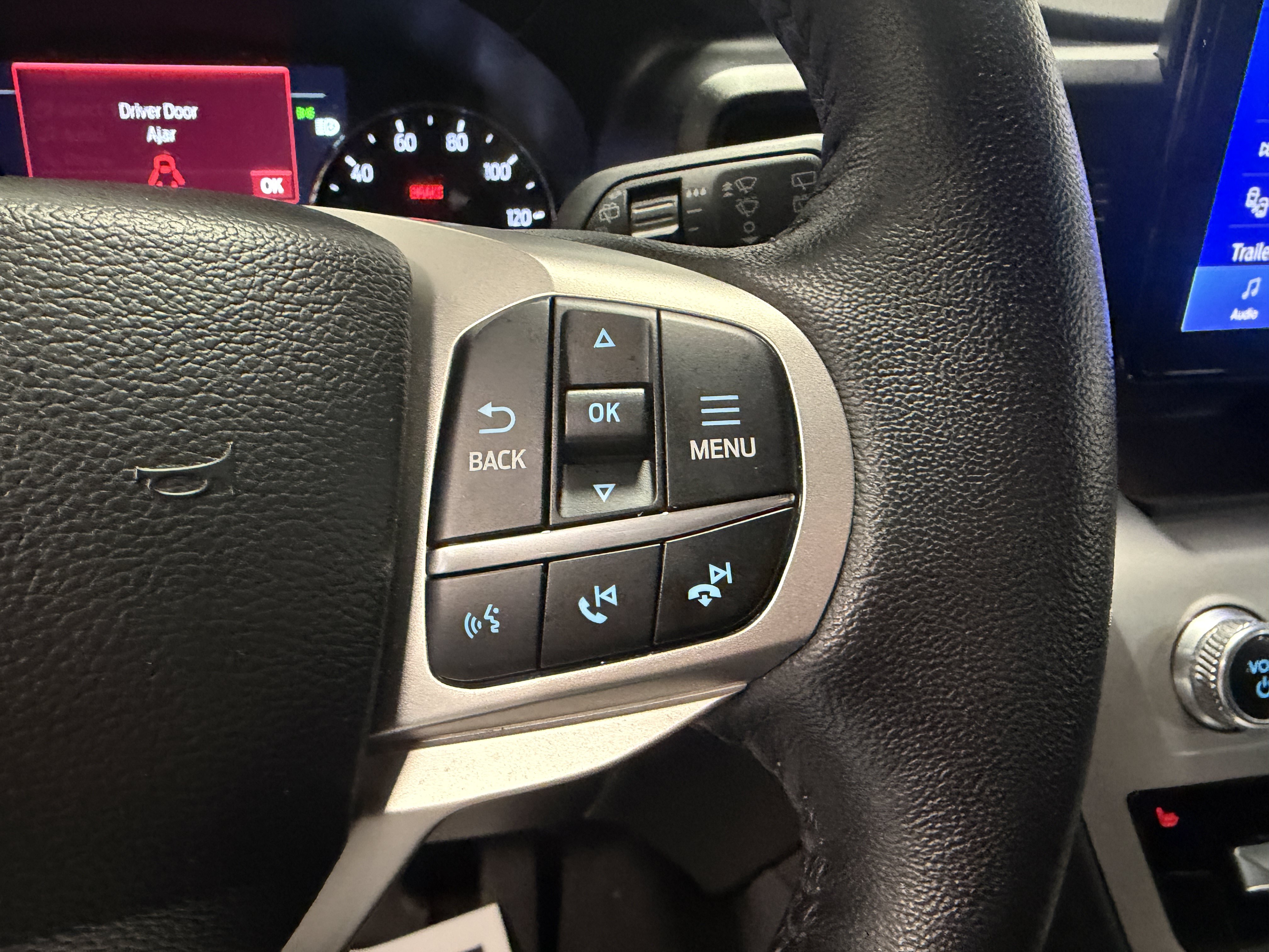 Used 2024 Ford Explorer XLT AWD/4WD image 13