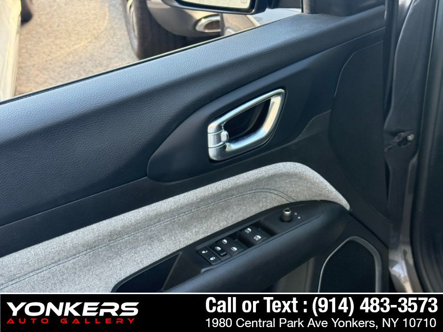 Used 2022 Jeep Compass Latitude AWD/4WD image 13