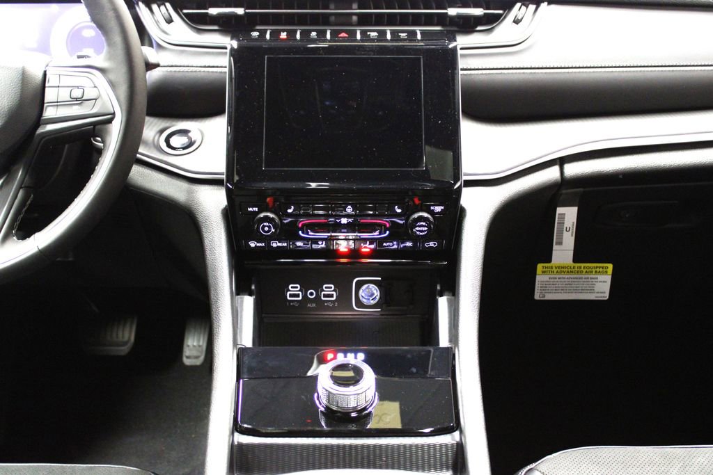 New 2025 Jeep Grand Cherokee Laredo image 13