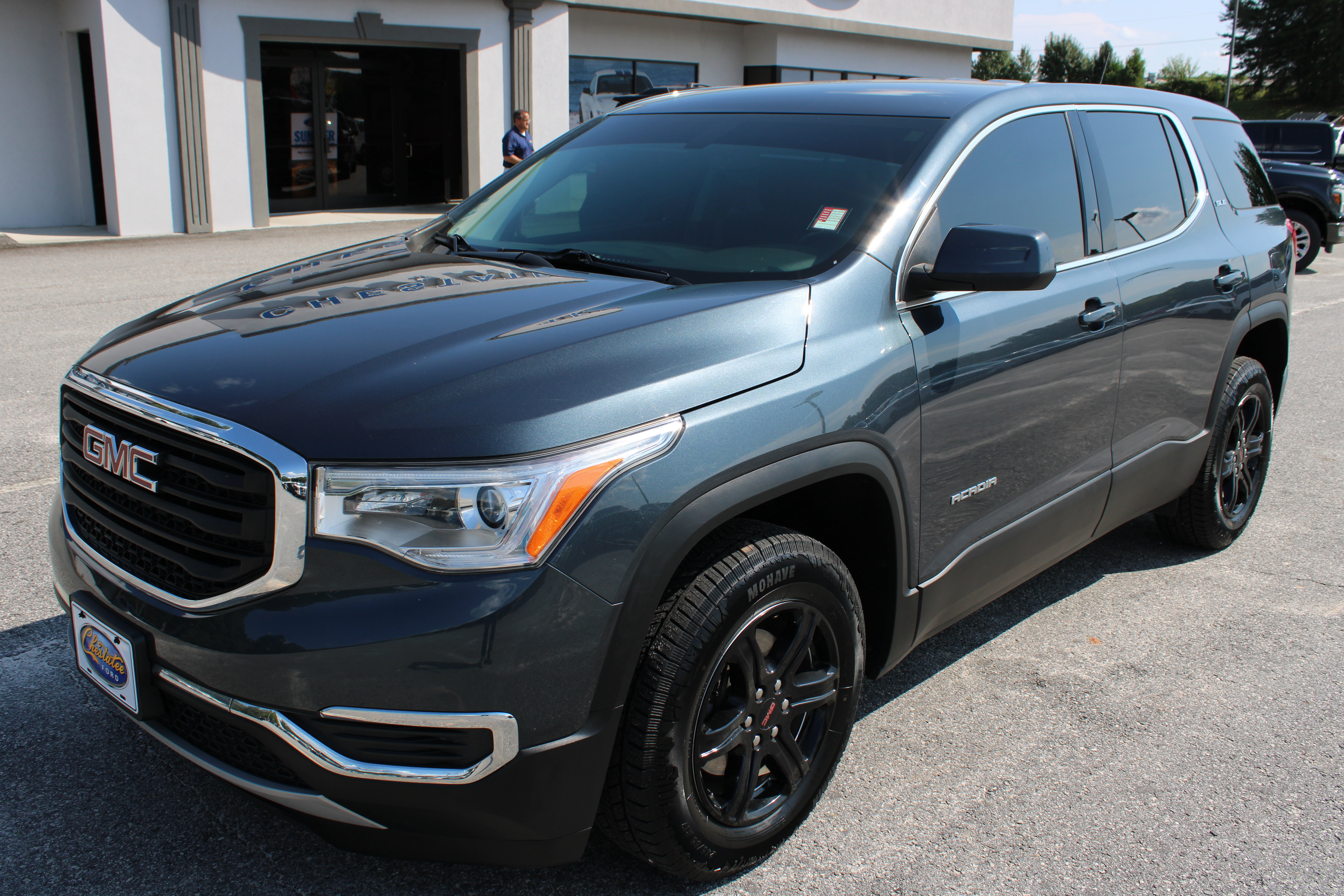 Used 2019 GMC Acadia SLE FWD image 2