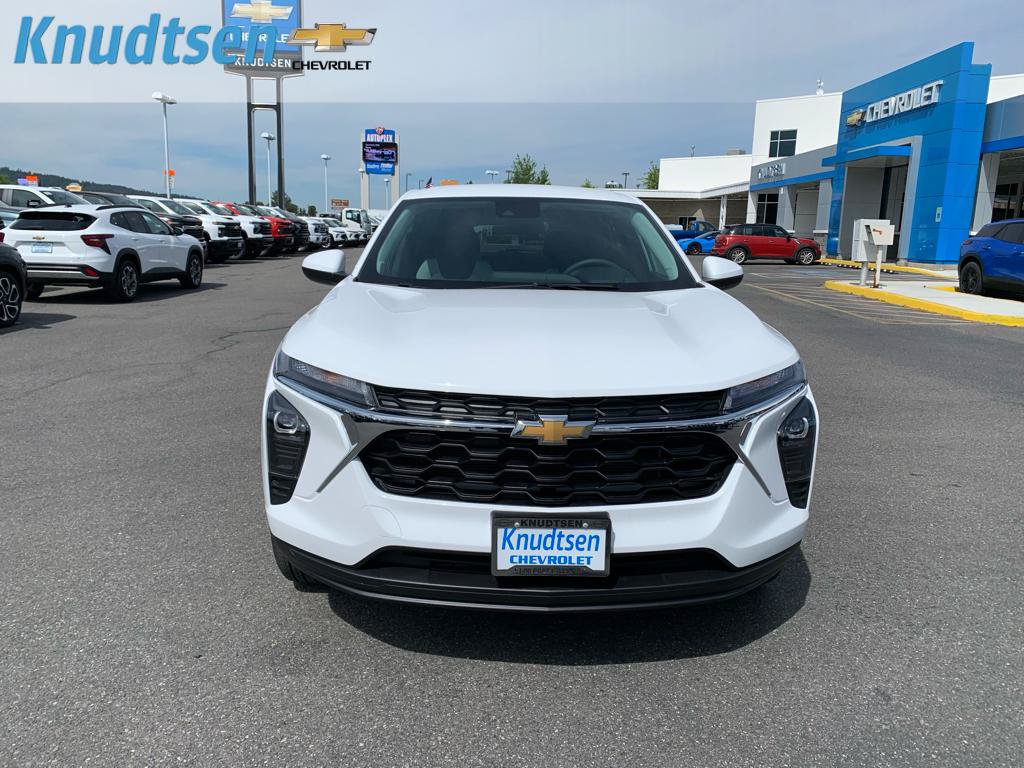 New 2026 Chevrolet Trax LS w/ Driver Confidence Package FWD image 2